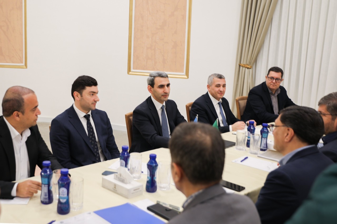 ADY və İran Dəmir Yolları arasında bir sıra əməkdaşlıq istiqamətləri müzakirə edildi - FOTOLAR